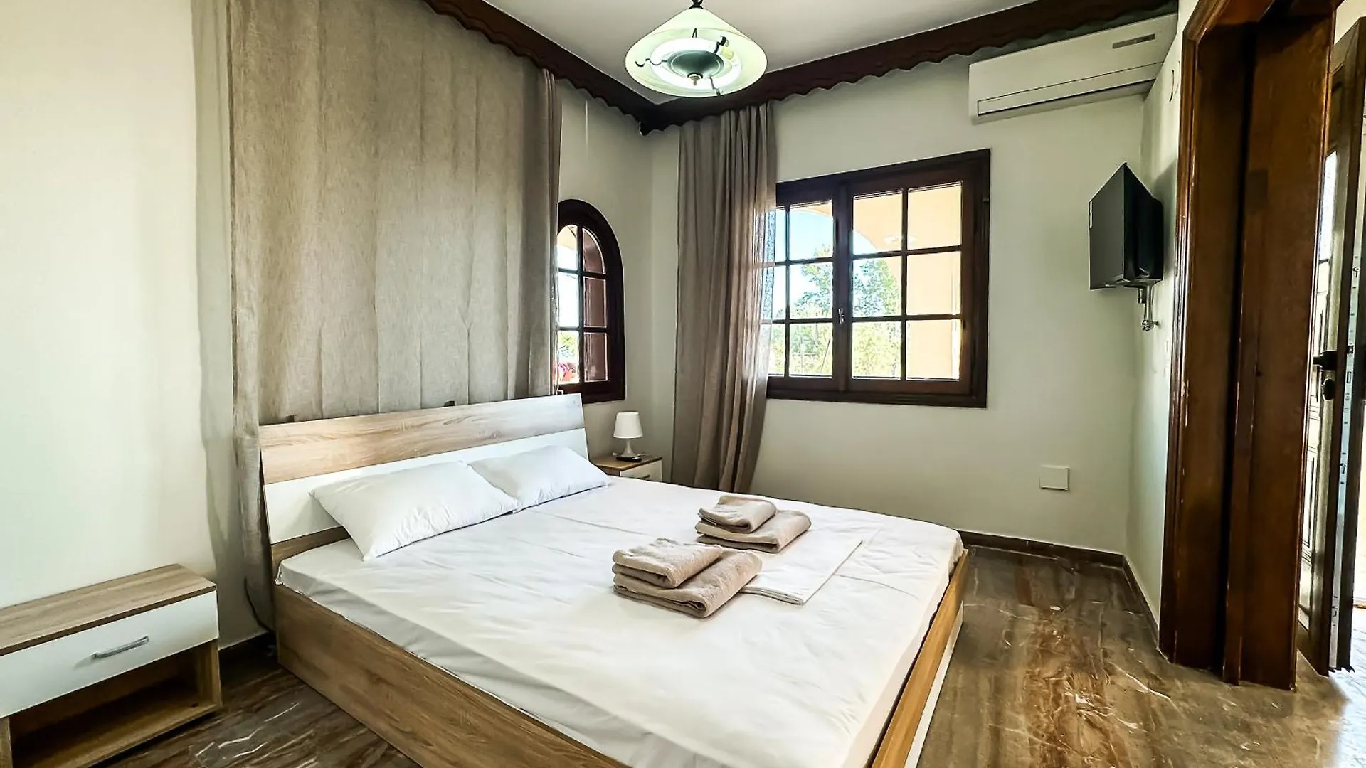 The Peaceful Villa Paralia Dionysiou 0*,