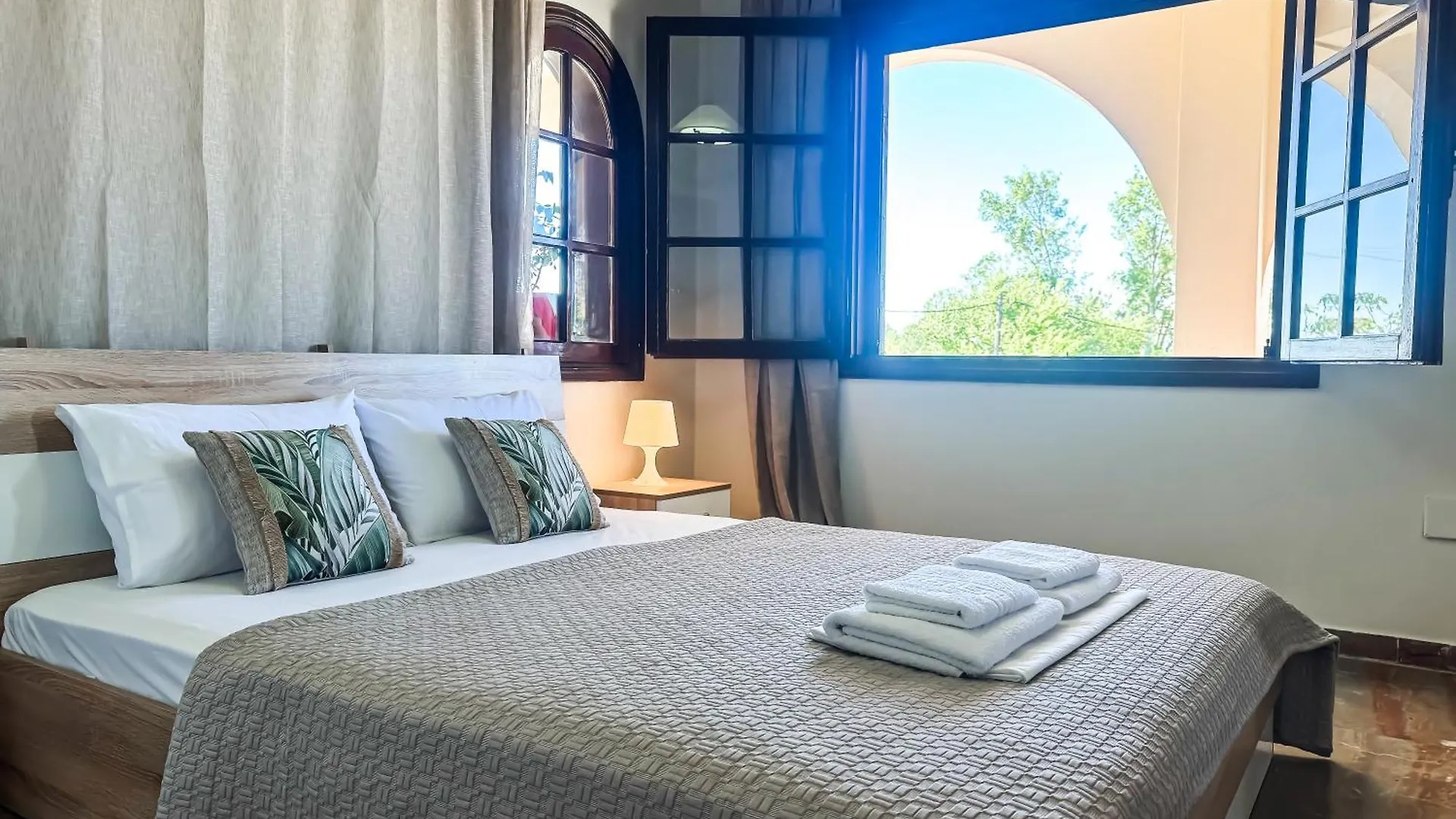 The Peaceful Villa Paralia Dionysiou