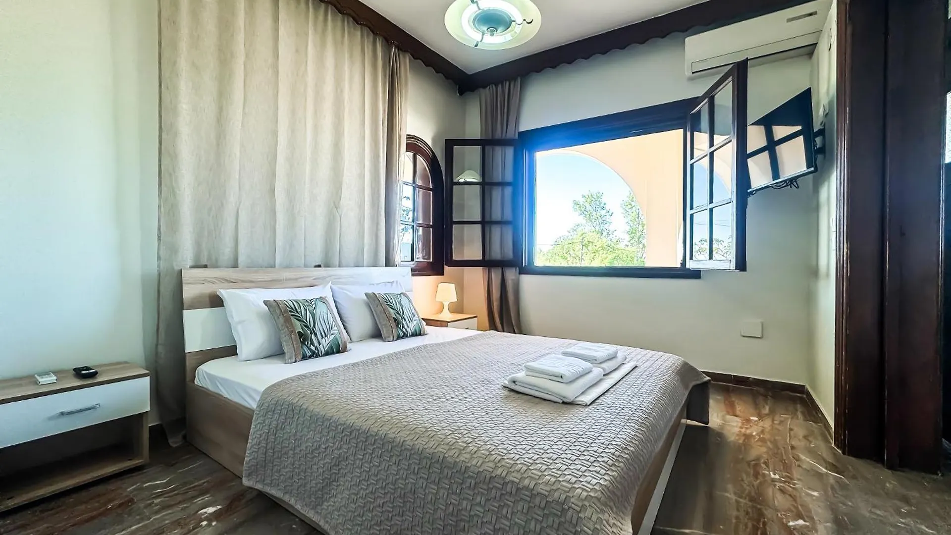 The Peaceful Villa Paralia Dionysiou